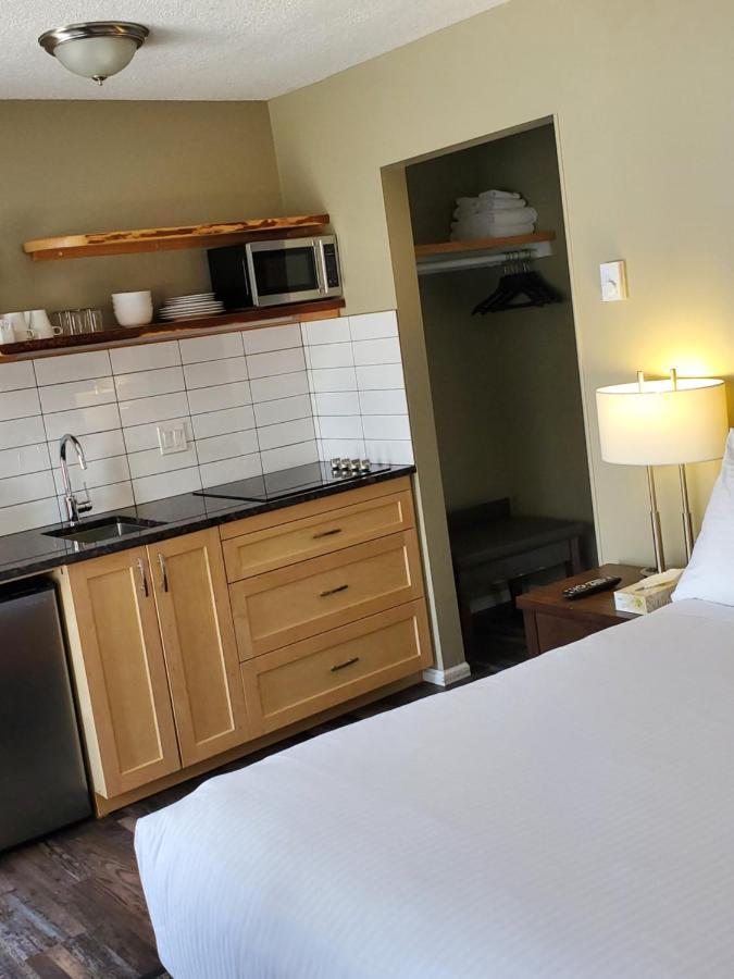 Alpine Inn & Suites Nelson Bagian luar foto