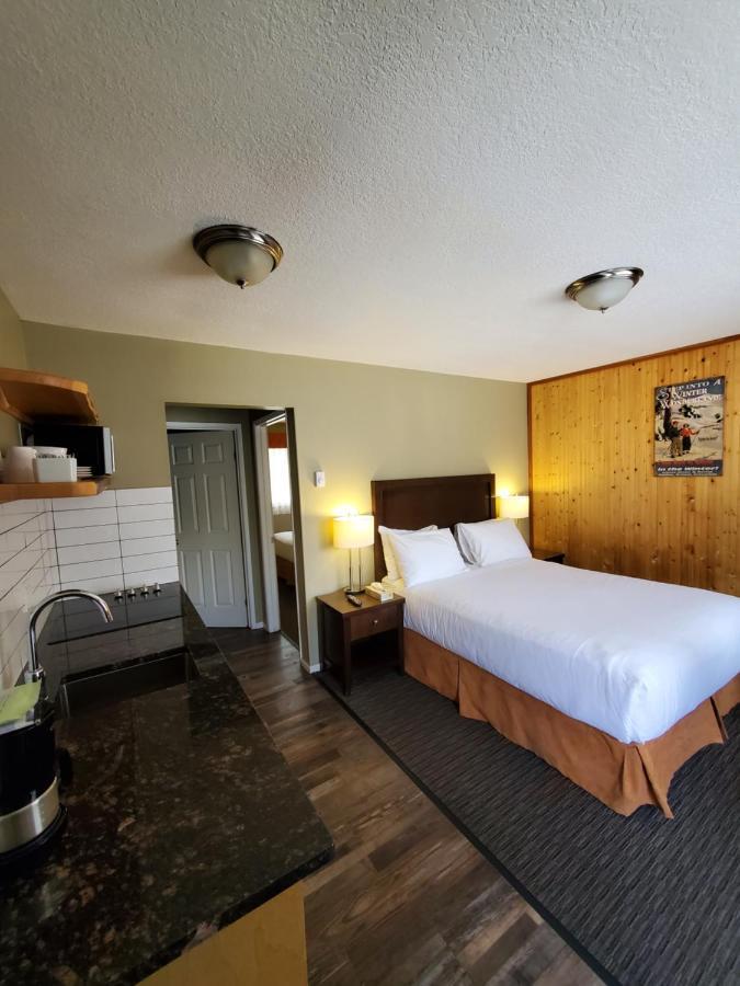 Alpine Inn & Suites Nelson Bagian luar foto
