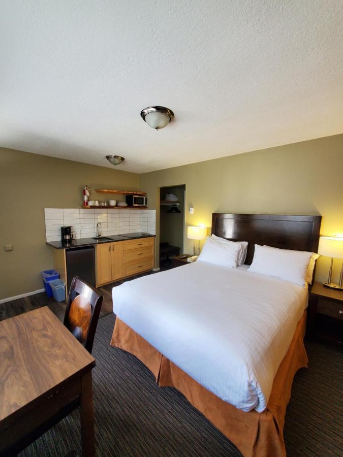 Alpine Inn & Suites Nelson Bagian luar foto