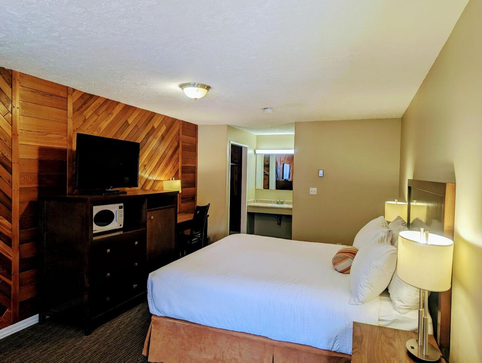 Alpine Inn & Suites Nelson Bagian luar foto