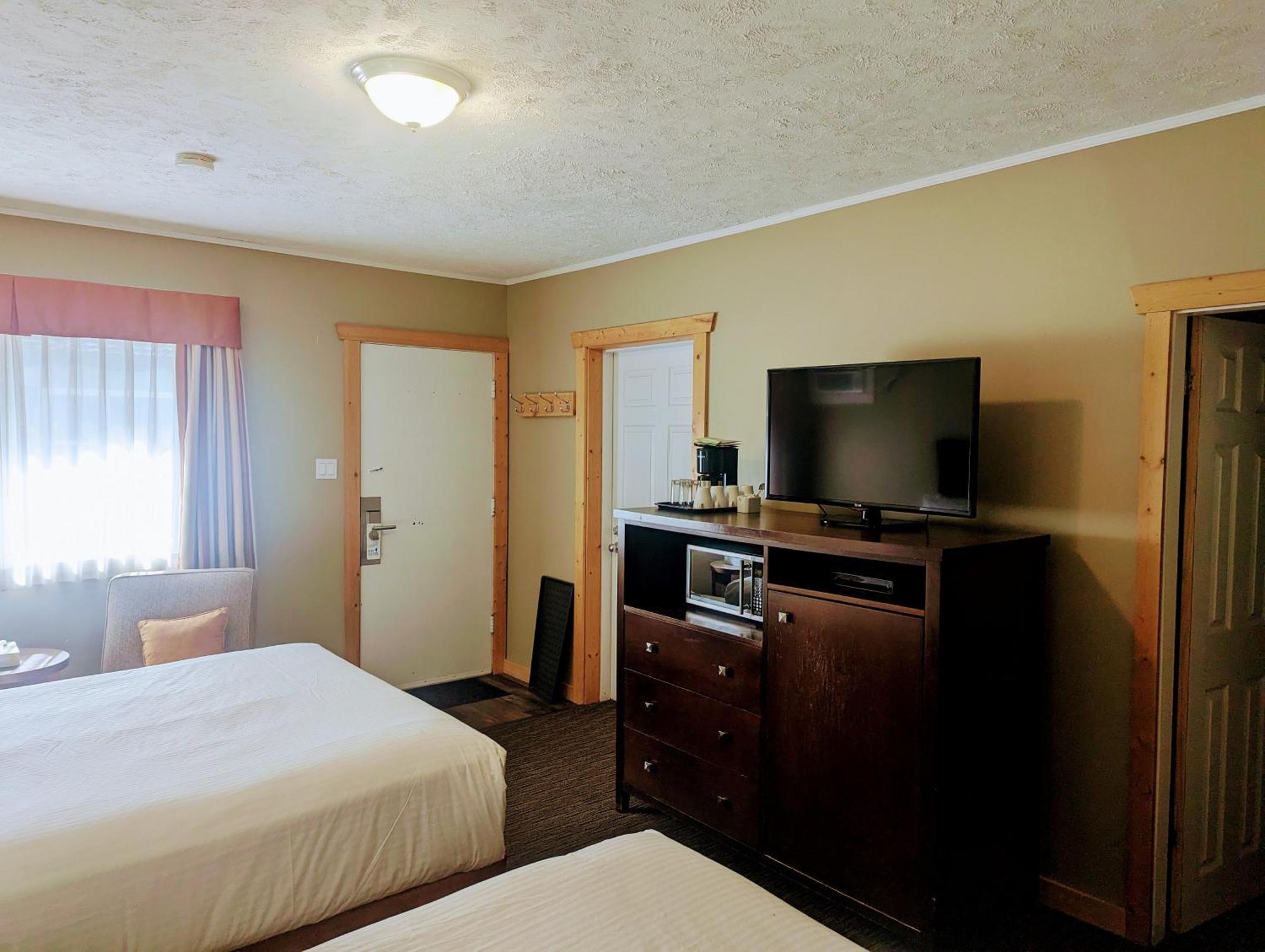 Alpine Inn & Suites Nelson Bagian luar foto