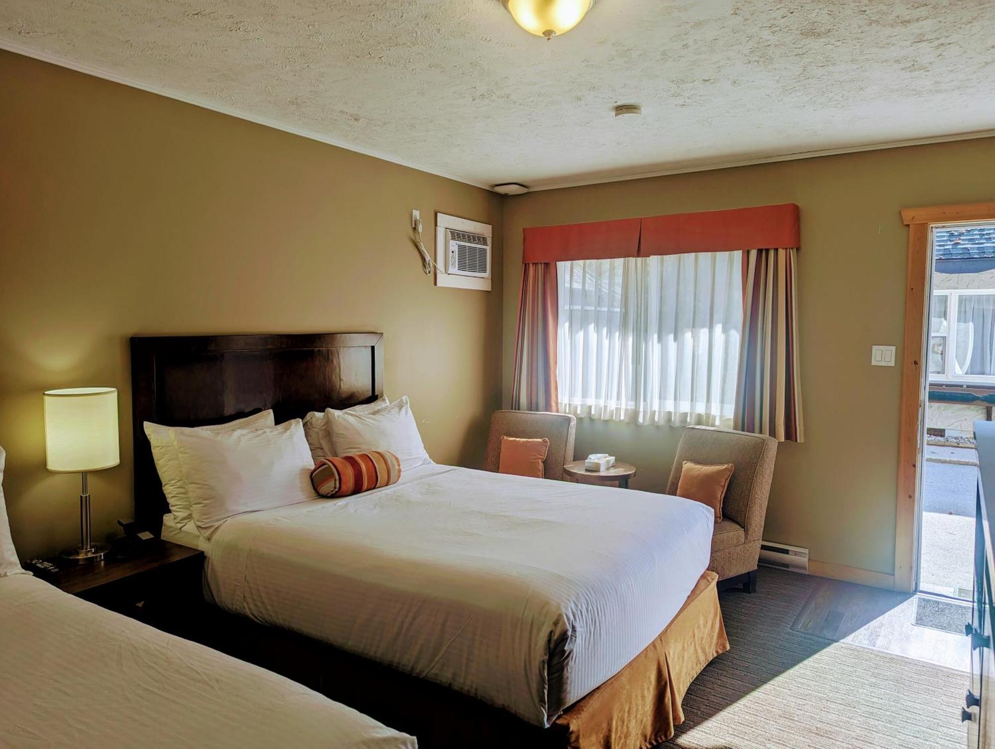 Alpine Inn & Suites Nelson Bagian luar foto