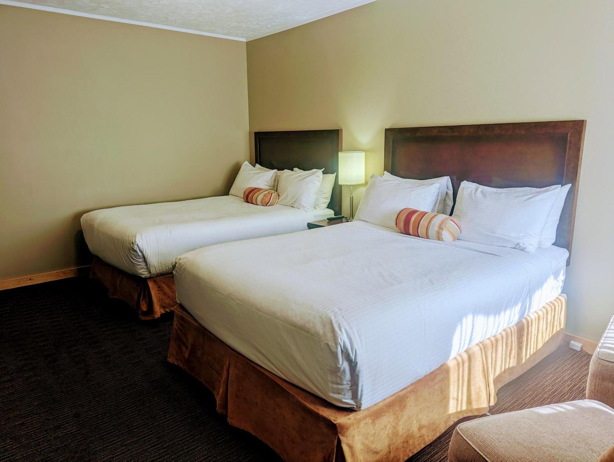 Alpine Inn & Suites Nelson Bagian luar foto