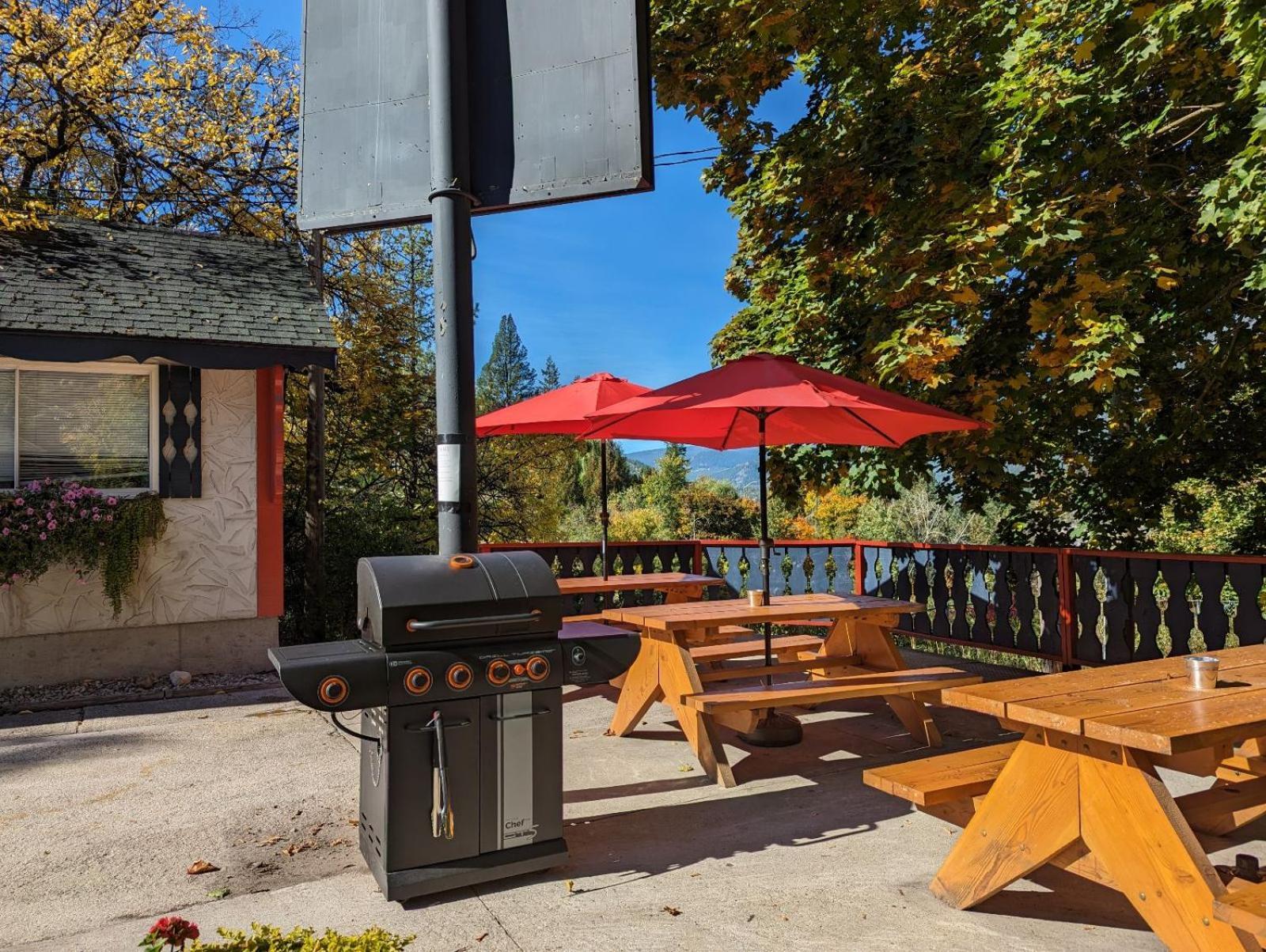 Alpine Inn & Suites Nelson Bagian luar foto
