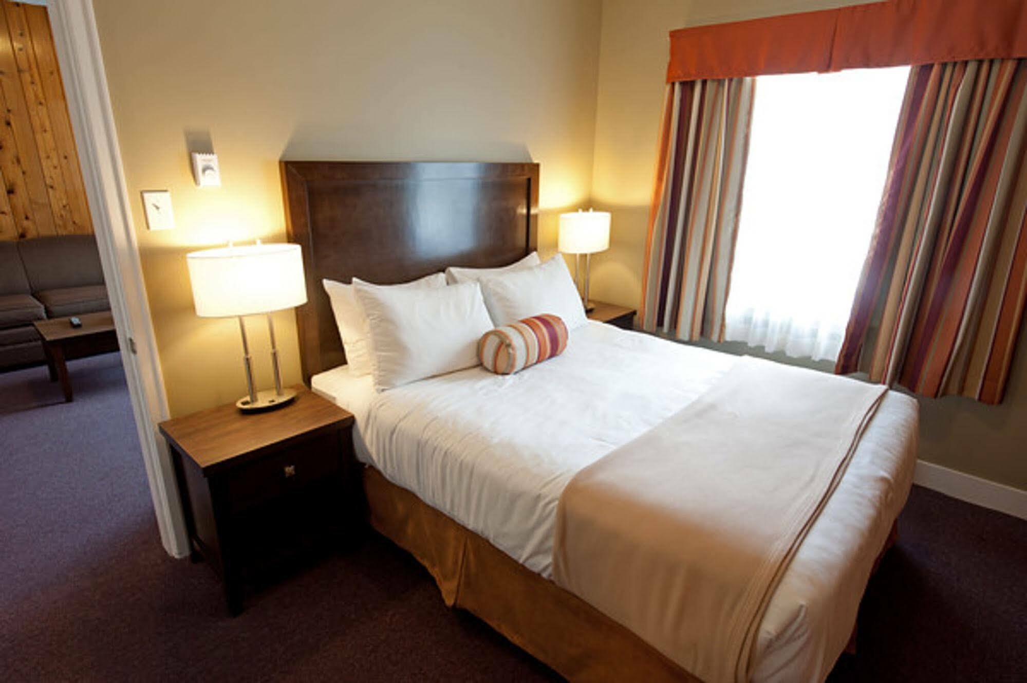 Alpine Inn & Suites Nelson Bagian luar foto