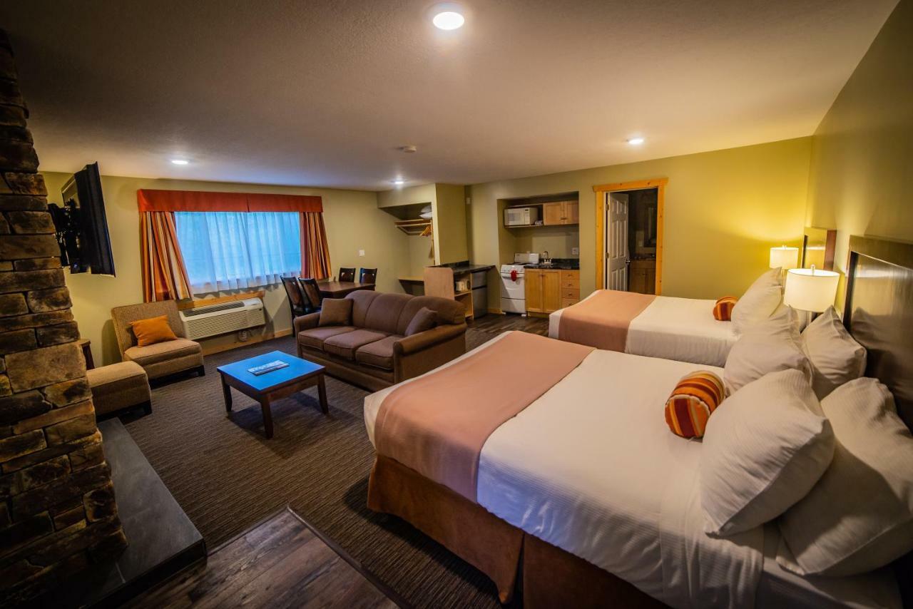 Alpine Inn & Suites Nelson Bagian luar foto