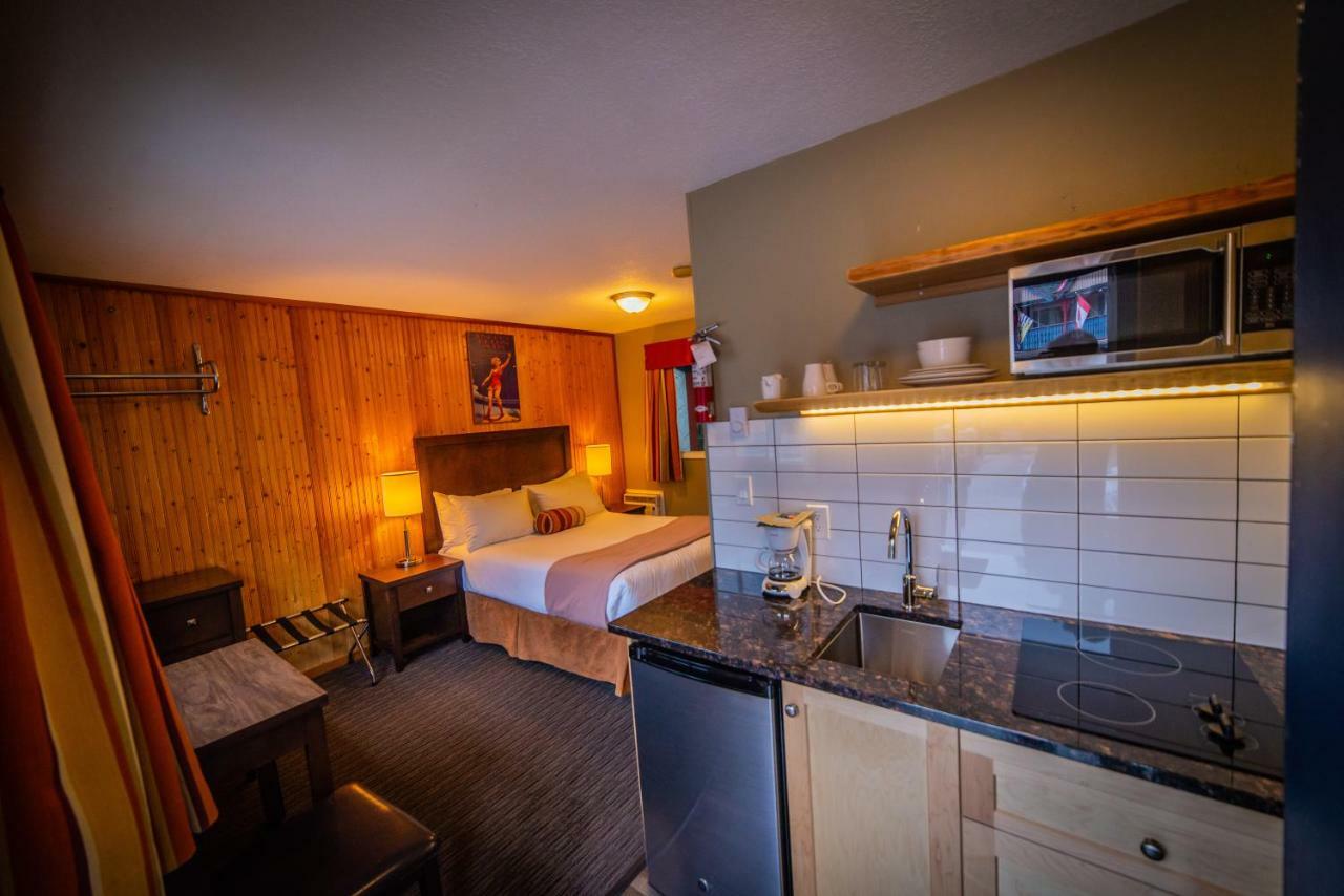 Alpine Inn & Suites Nelson Bagian luar foto