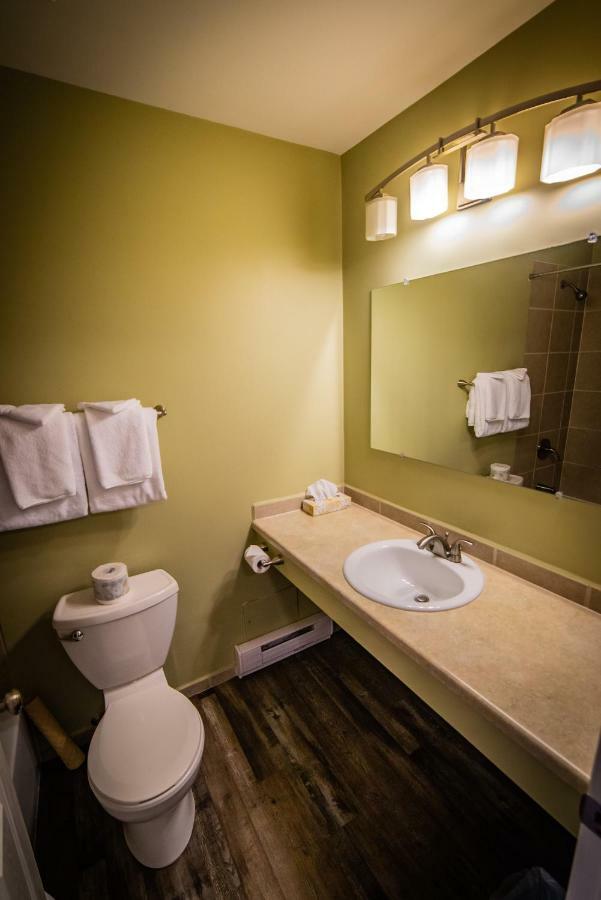 Alpine Inn & Suites Nelson Bagian luar foto