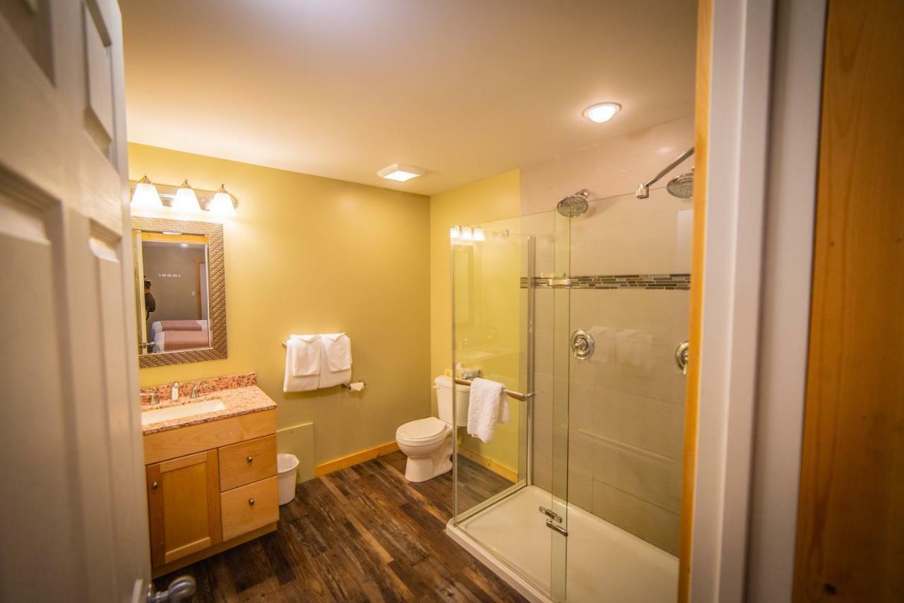 Alpine Inn & Suites Nelson Bagian luar foto