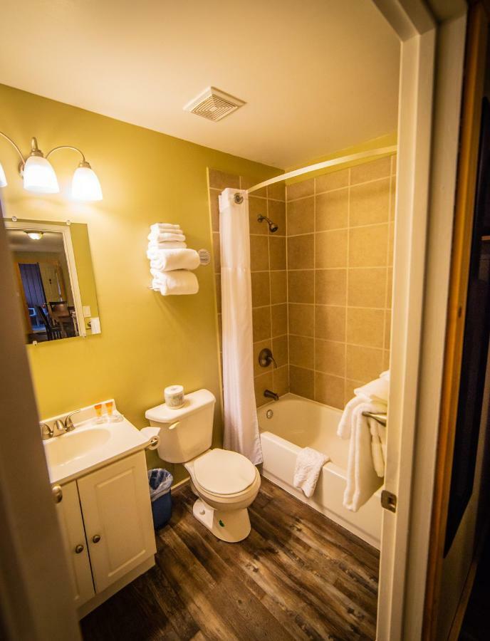 Alpine Inn & Suites Nelson Bagian luar foto