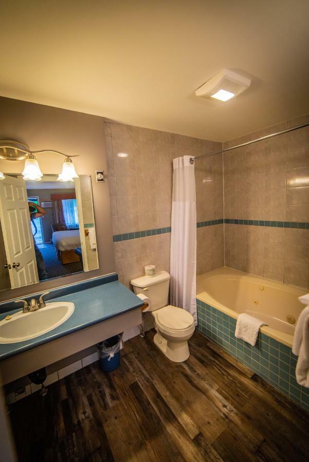 Alpine Inn & Suites Nelson Bagian luar foto