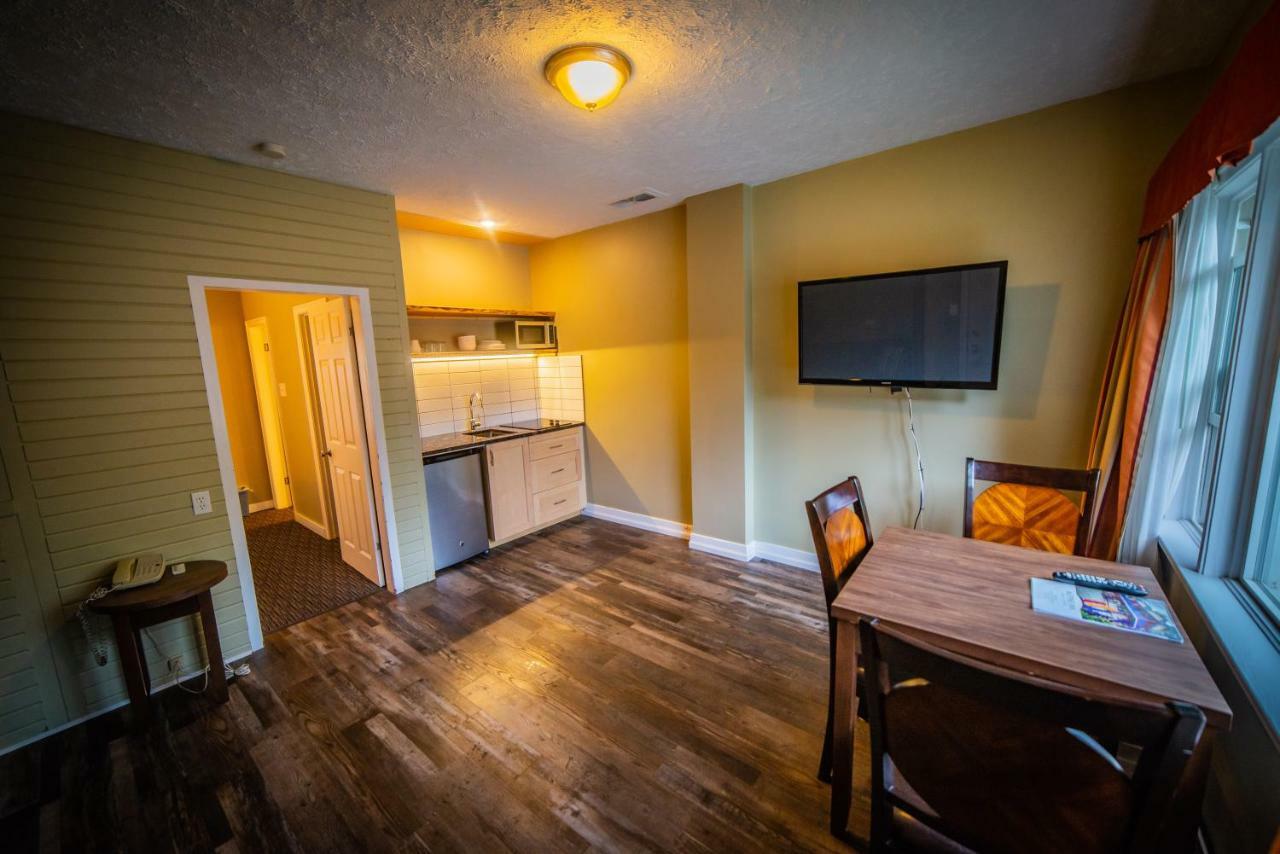 Alpine Inn & Suites Nelson Bagian luar foto