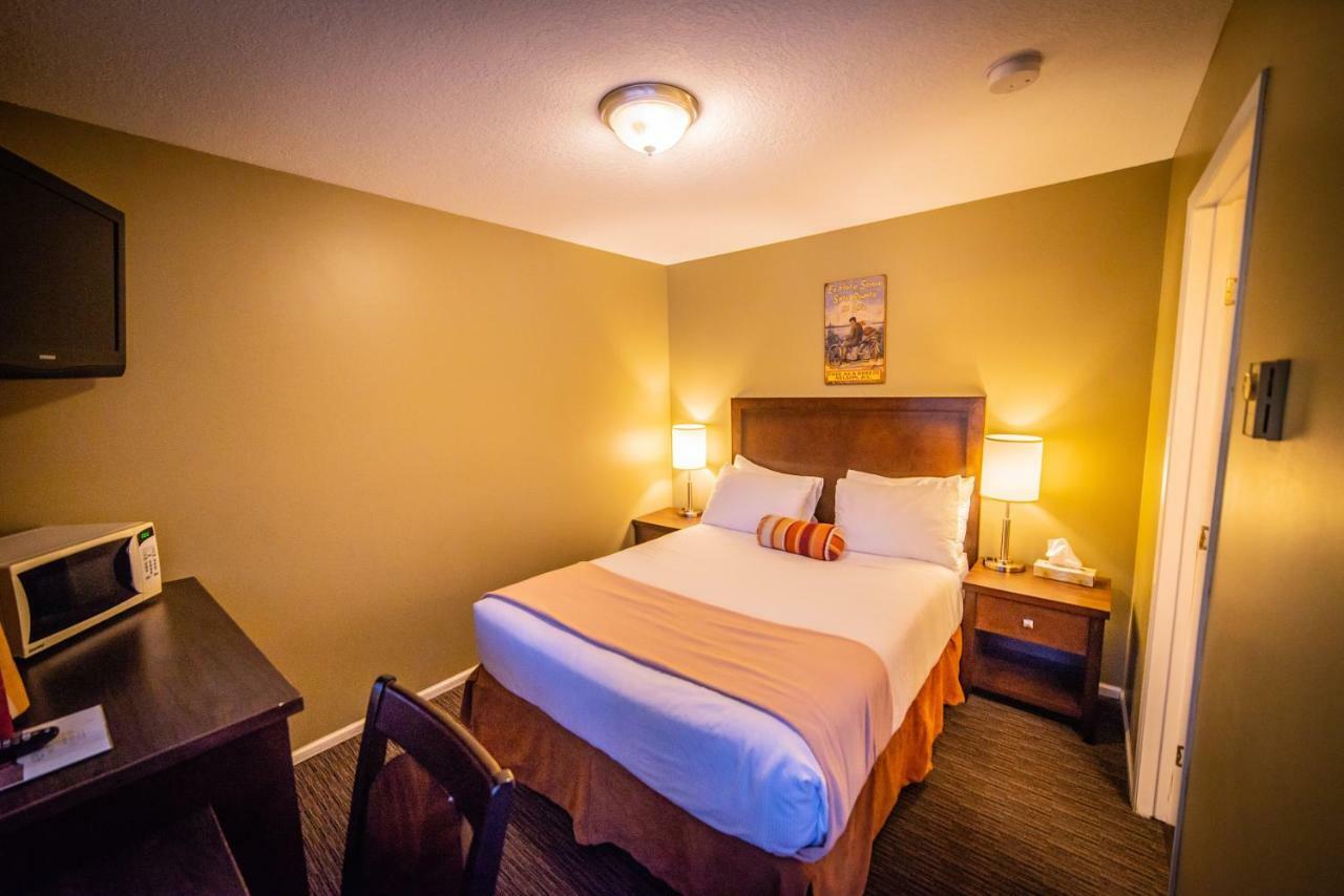 Alpine Inn & Suites Nelson Bagian luar foto