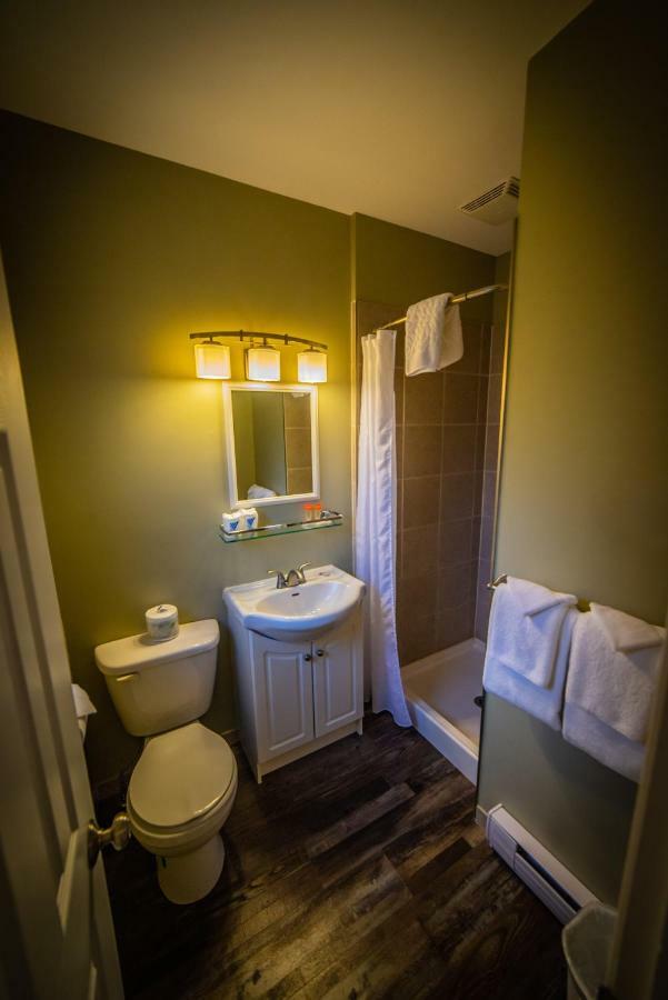 Alpine Inn & Suites Nelson Bagian luar foto